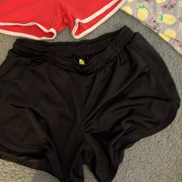Bundle of shorts. - Picture 4 of 5